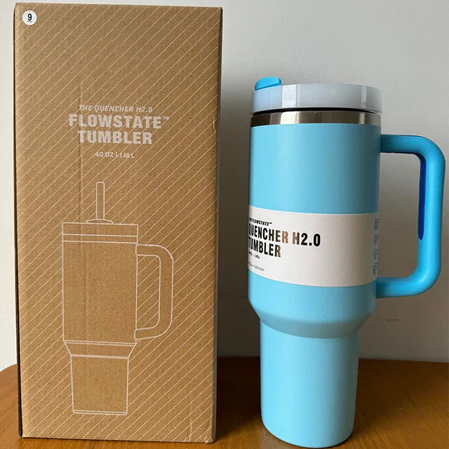 Vakuumisolierter Becher mit Deckel und Strohhalm – ThermoTumbler