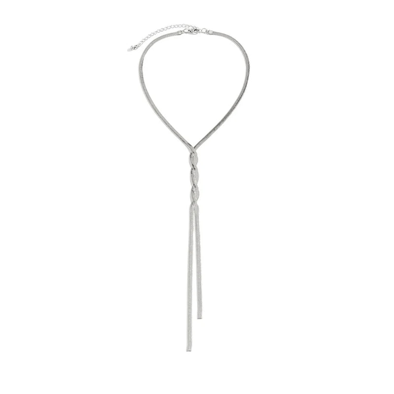 Eleganter Halsschmuck mit langer Kette