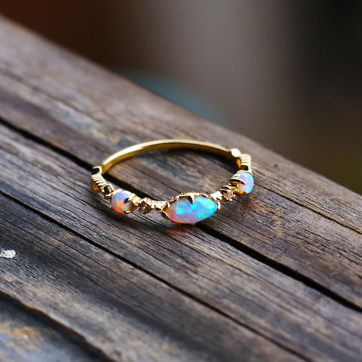 "Liebe und Aufrichtigkeit" - Opal Vintage-Ring - Isabella