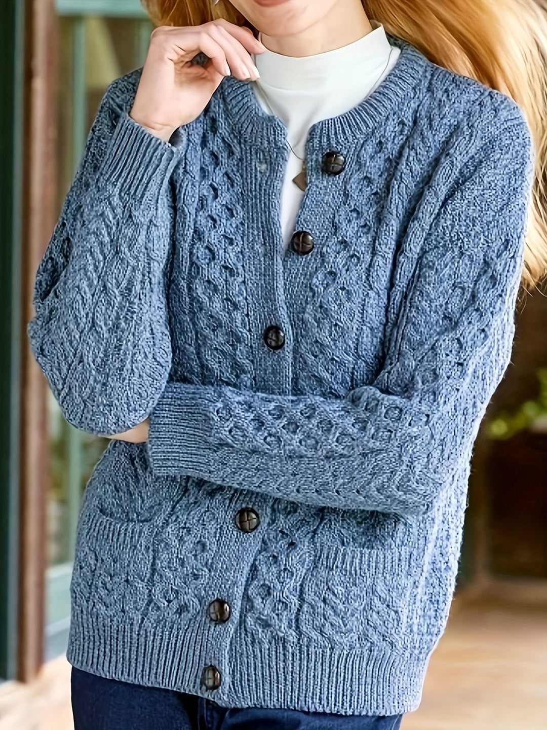 Unifarbener Strickcardigan mit Knopfleiste und Taschen – Olivia