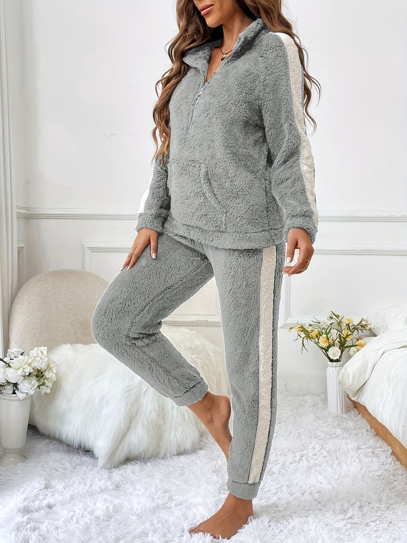 Weiches Plüsch Lounge Pyjama Set mit Farbeakzenten - Lyra