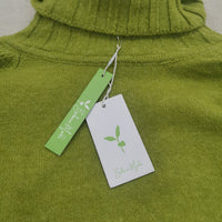 Leuchtend grüner, übergroßer Strickpullover mit Rollkragen - HerbstGlanz