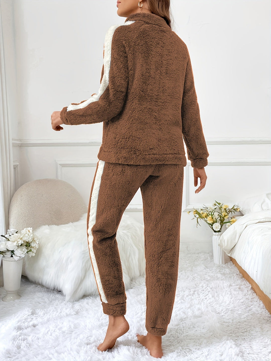 Weiches Plüsch Lounge Pyjama Set mit Farbeakzenten - Lyra