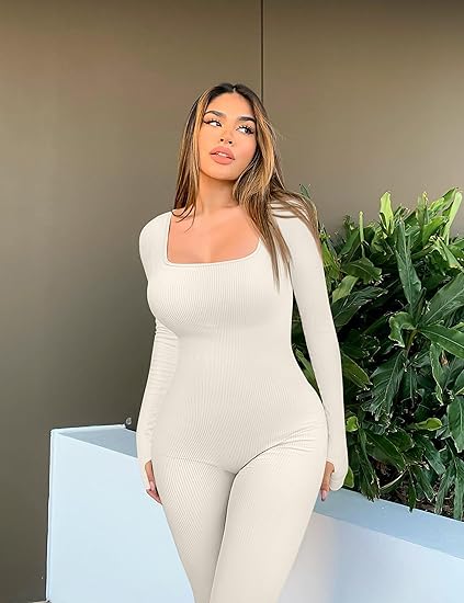 Damen Shapewear Jumpsuit mit langen Ärmeln – SleekFit