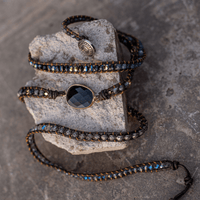 Onyx Mondlicht Schützendes Wickelarmband – Lunara