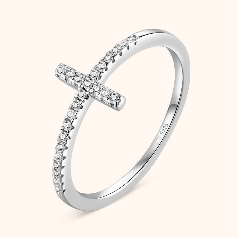 Stilvoller Ring mit Zirkonia-Kreuz – Faith