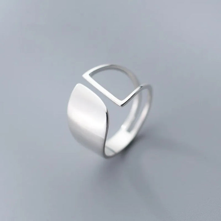 Punk hohler geometrischer Ring