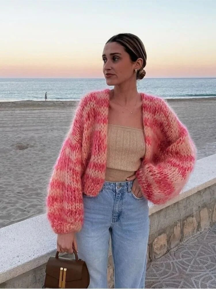 Fröhliche Kurze Strickjacke mit Puffärmeln - Elise