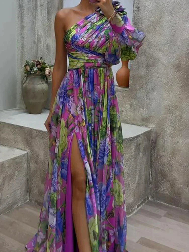 Lila Maxikleid mit Print und Seitenschlitz, ein Ärmel - Viola