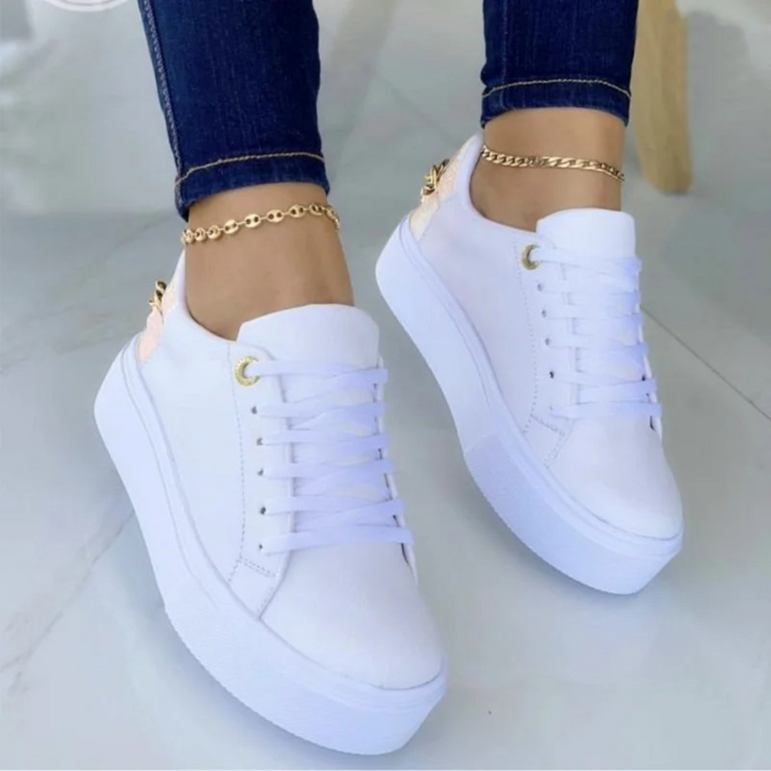 Weiße Ledersneaker mit Metallkette – ComfortStep