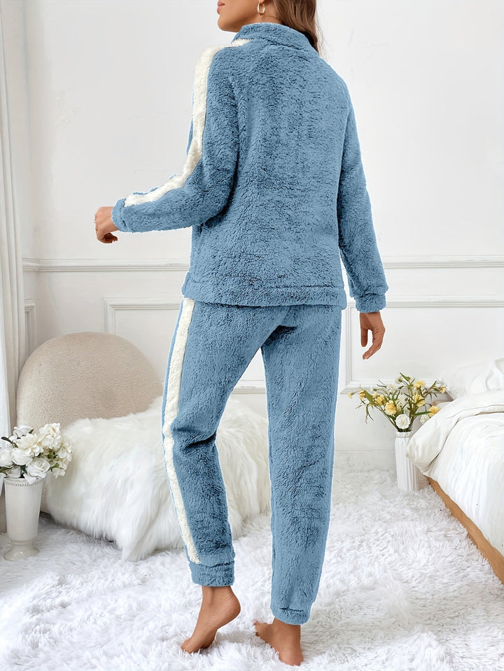 Weiches Plüsch Lounge Pyjama Set mit Farbeakzenten - Lyra