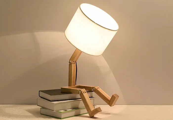 Hölzerne Tischlampe mit Bücherhalter - RutanFlex