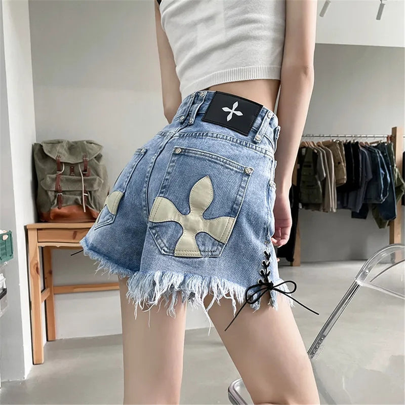 High-Waist-Denim-Shorts mit Gothic Kreuzdruck in Plus Size