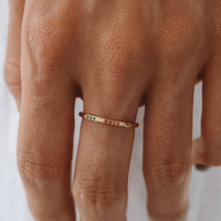 Goldener Ring mit bunten Steinen – Solene