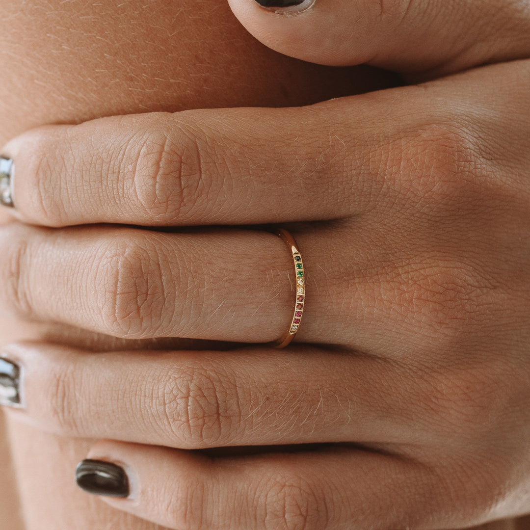 Goldener Ring mit bunten Steinen – Solene