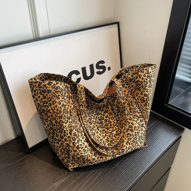 Oversized Canvas Schultertasche mit Leopardenmuster - Lila