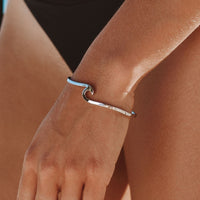 Subtiles Wellen-Armband für Damen – Mira