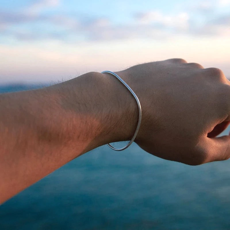 Bändchen  | Minimalistisches Armband mit Schlangen schließe